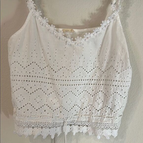 White Lace Cropped Tank Top - Picture 2 of 6